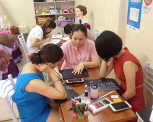 【南寧美甲學(xué)?！繉W(xué)員專(zhuān)訪(fǎng)丨幸福生活是要靠自己努力拼搏得來(lái)的