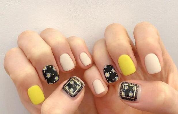 南寧美甲學(xué)校：五顏六色躍于“指”上的元?dú)饷兰?>
								
								<span id=