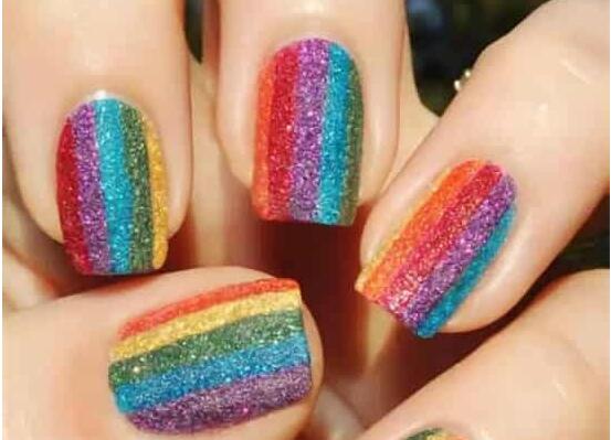 南寧美甲學(xué)校：磨砂彩虹美甲教程，將五顏六色存于指上