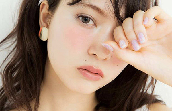 “剛睡醒妝”化妝教程，無(wú)辜又性感