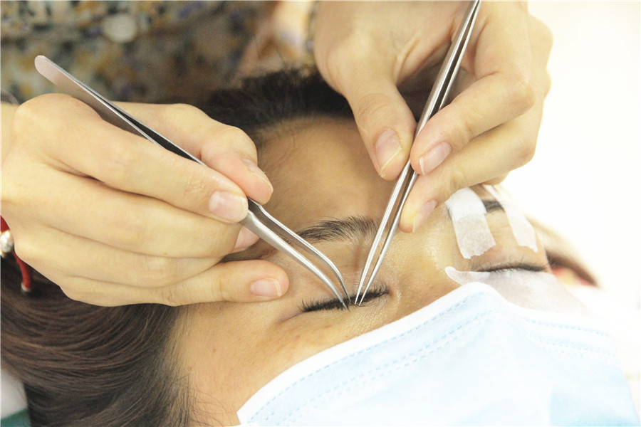 南寧美睫學校：睫毛彎彎，眼睛眨啊眨