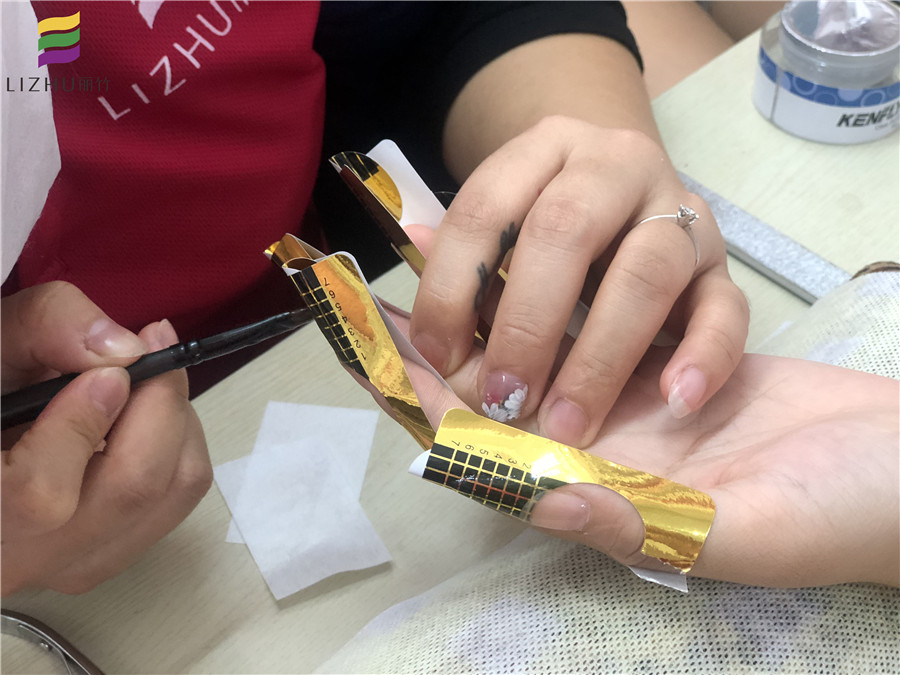 南寧美甲課堂：延長甲課堂練習