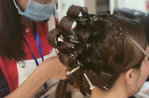 化妝課堂：基礎(chǔ)打牢，王冠不掉