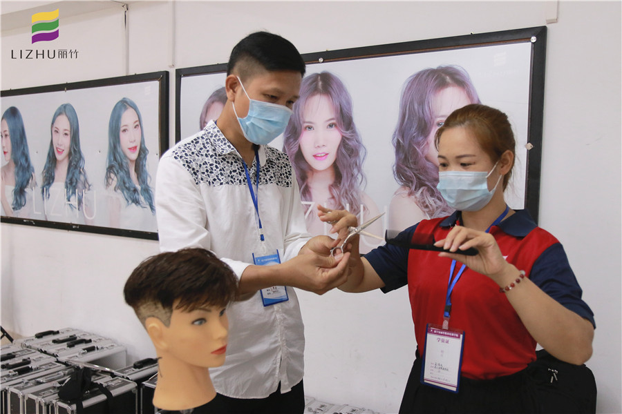 南寧美發(fā)課堂：一對一手把手教學(xué)