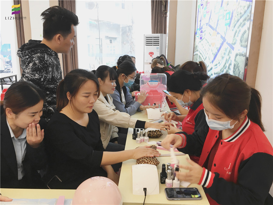 來吧！展示！麗竹美甲班的學員們