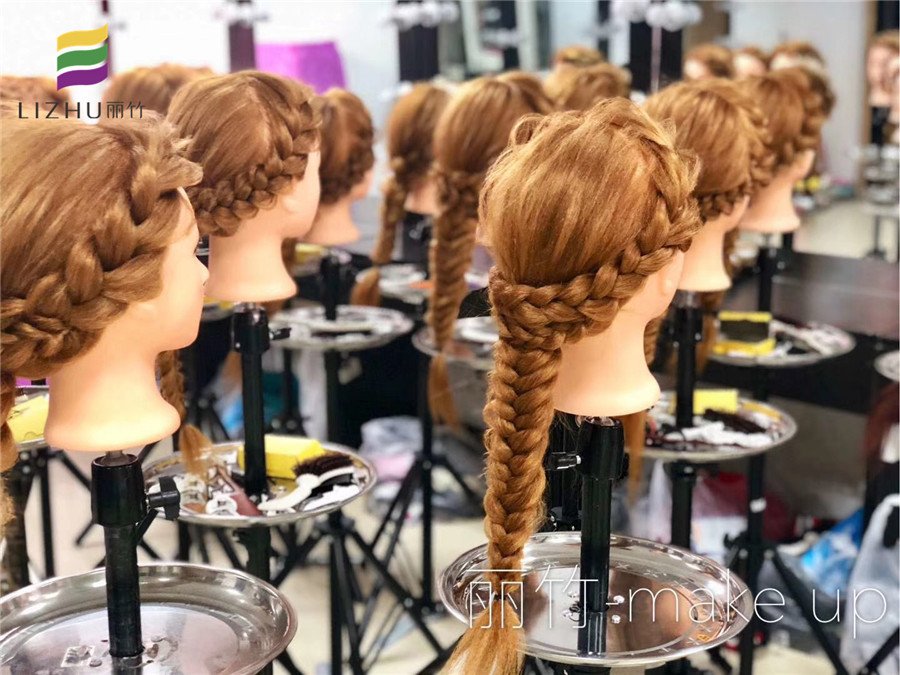 南寧化妝學(xué)校：編發(fā)課程開(kāi)始啦