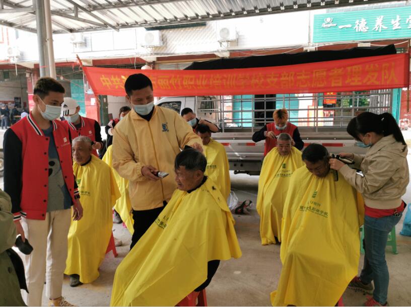 麗竹志愿者理發(fā)隊義剪服務(wù)似春風