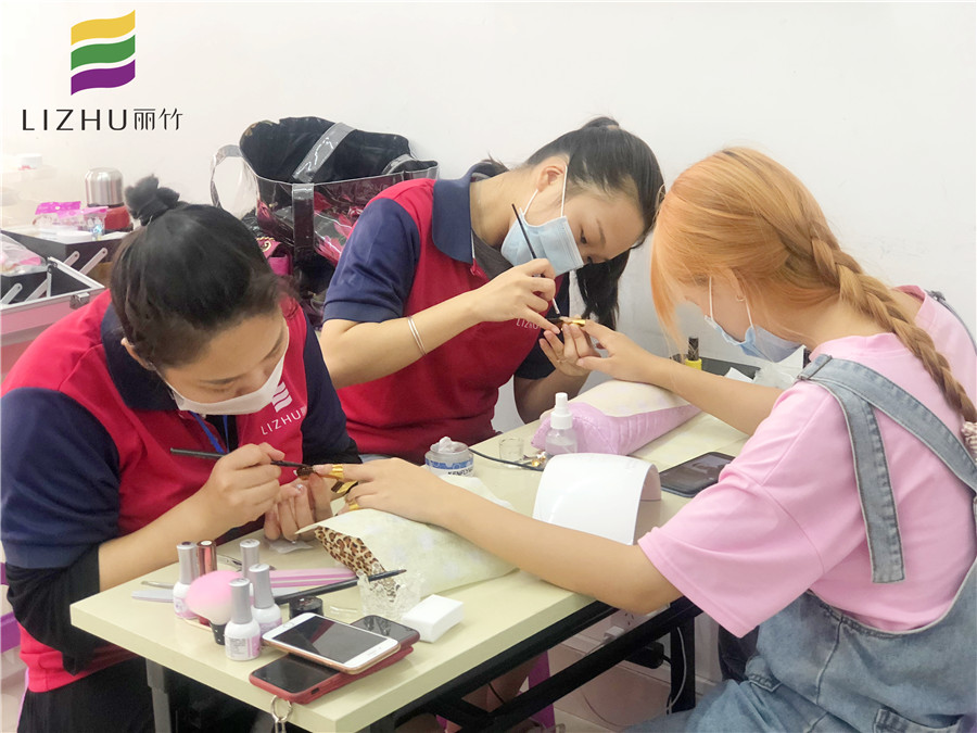 南寧美甲課堂：延長(zhǎng)美甲制作教程