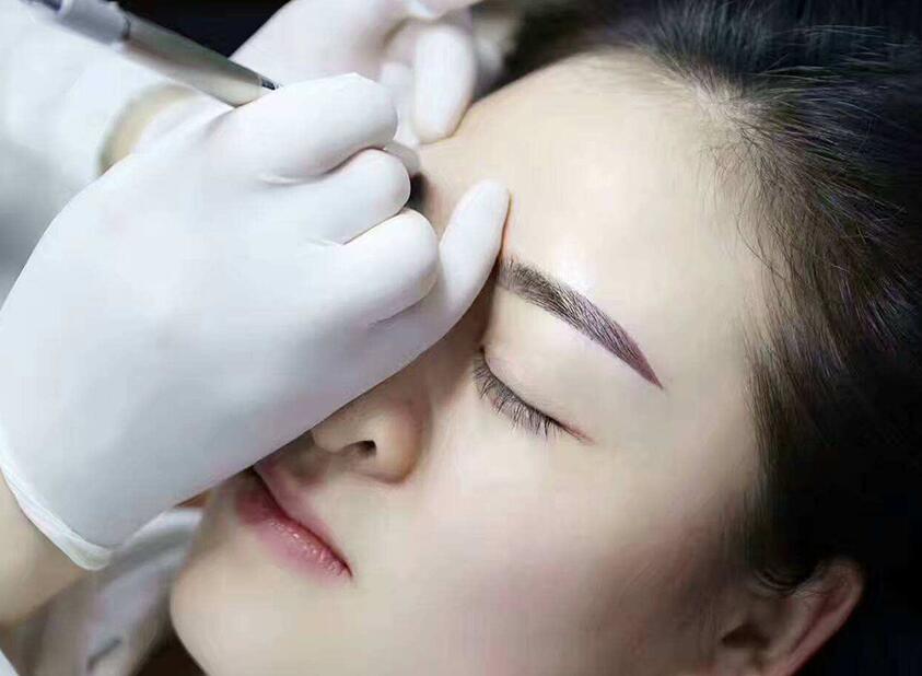 紋繡機(jī)器和手工紋繡有何不同？南寧紋繡學(xué)校幫你解答