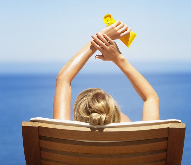 先涂防曬還是隔離？廣西彩妝培訓(xùn)學(xué)校來解答