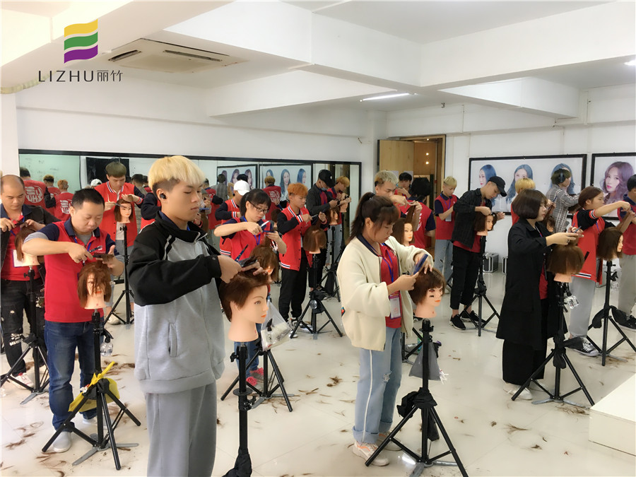 怎么判斷你是否合適剪短發(fā)？南寧美發(fā)師培訓(xùn)班教你