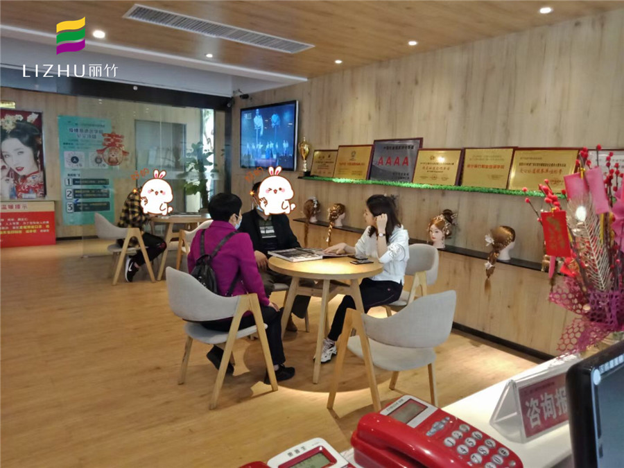 南寧美容美發(fā)化妝學校歡迎你