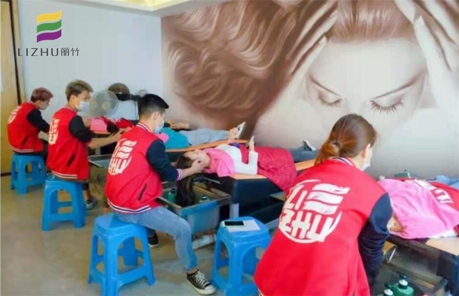 走入廣西美發(fā)學(xué)校課堂，學(xué)專業(yè)美發(fā)洗護(hù)手法