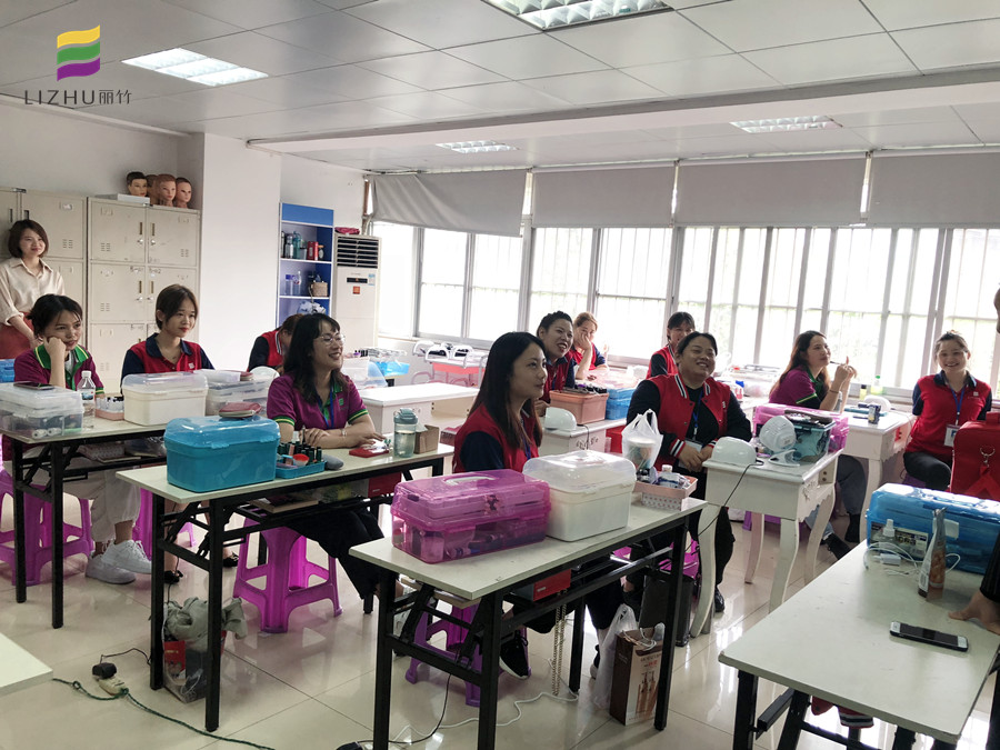 看了美甲就業(yè)宣講，你還會(huì)問南寧學(xué)美甲有前途嗎？