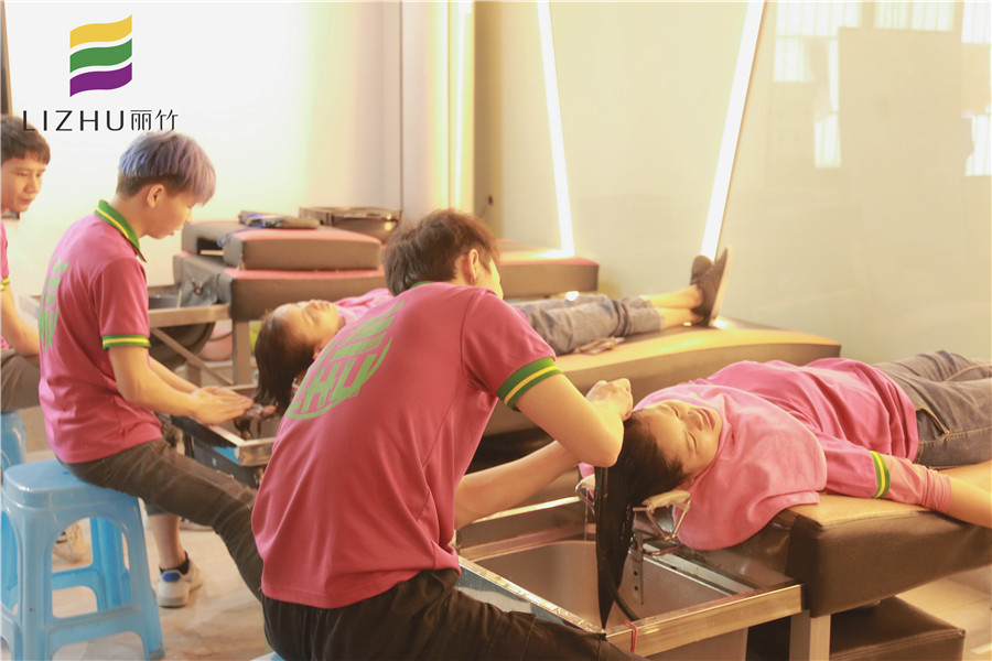 南寧哪里可以學美發(fā)？看看麗竹學校洗護就知道