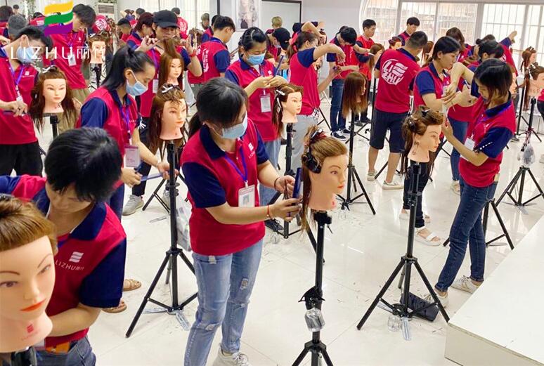 圓形層次修剪是什么？南寧美發(fā)專業(yè)學(xué)校來教你