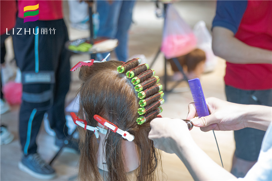 國(guó)際標(biāo)準(zhǔn)杠怎么上？快來廣西美發(fā)培訓(xùn)班學(xué)習(xí)下