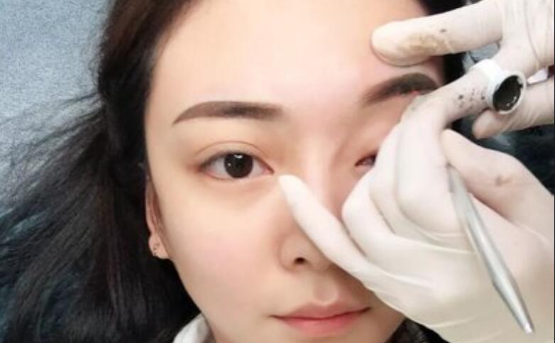 廣西紋繡培訓(xùn)：紋眉可以保持多長時(shí)間？