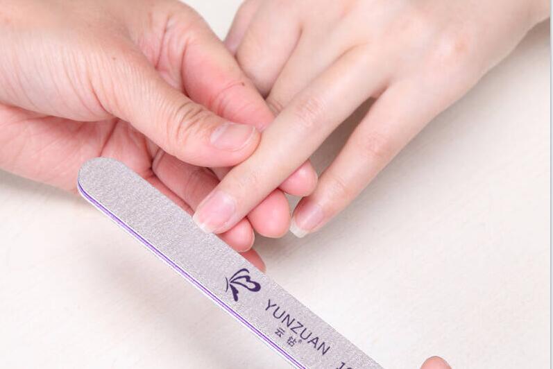 做美甲為什么要打磨？南寧美甲學(xué)校幫你揭秘