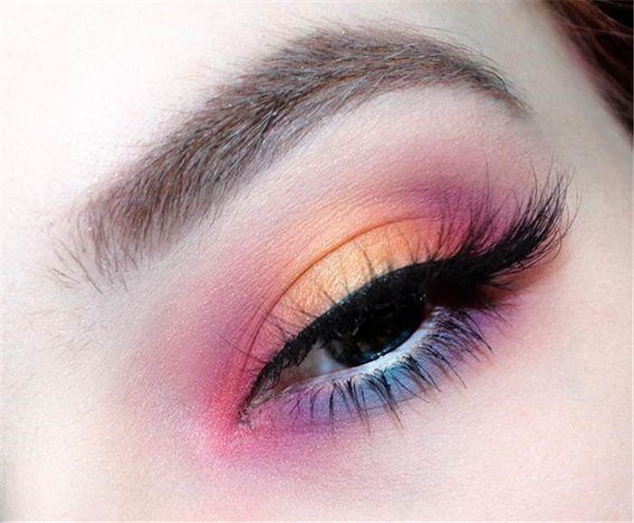 初學(xué)者眼影畫法教程，南寧化妝培訓(xùn)班教你