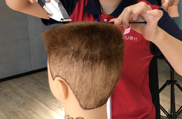 想學(xué)平頭修剪技巧？來廣西美發(fā)學(xué)校就對(duì)了