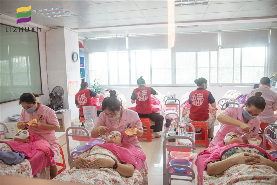 想知道美容如何拓客？快來(lái)廣西美容課堂看看