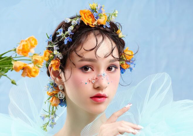 南寧化妝培訓(xùn)學校作品：減齡鮮花造型