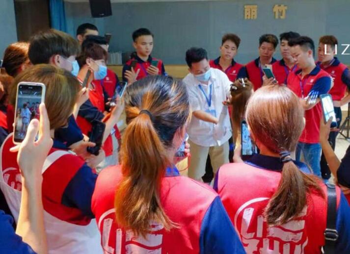 南寧正規(guī)美發(fā)培訓(xùn)課堂：吹風造型操作方法