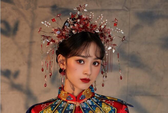 中式新娘造型，用實(shí)力證明南寧學(xué)化妝哪家好