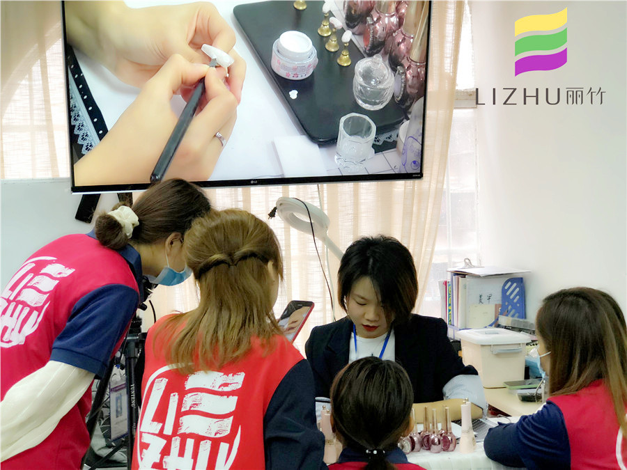 來廣西美甲培訓(xùn)班學(xué)美甲，重找生活目標(biāo)