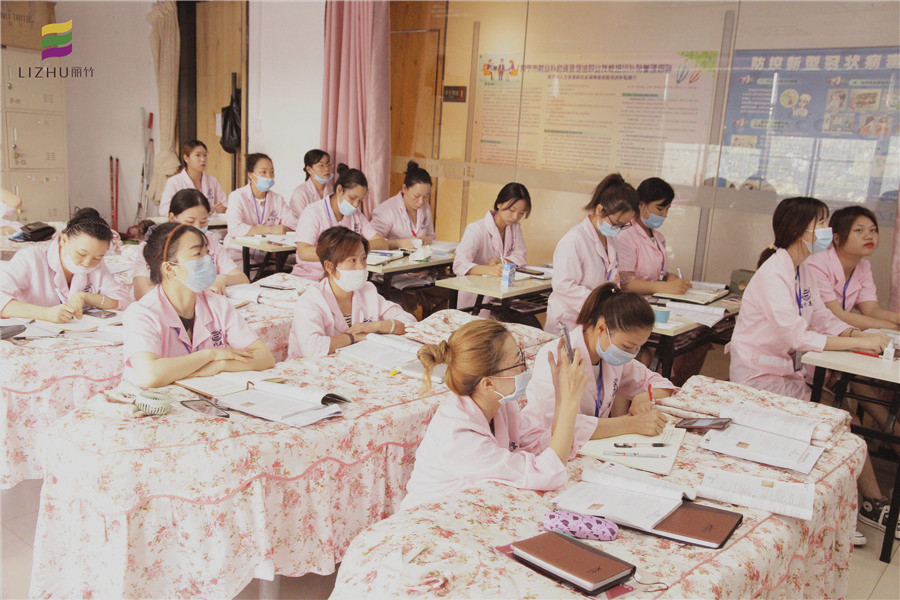 在南寧學(xué)美容，到麗竹學(xué)校美容全能班看看吧