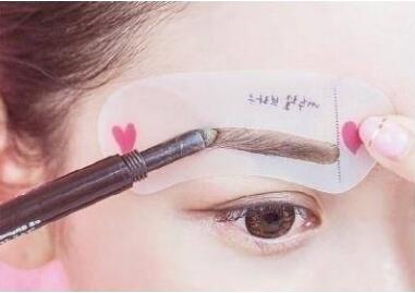 學(xué)360°畫眉大法，體驗(yàn)?zāi)蠈帉I(yè)彩妝學(xué)校氛圍