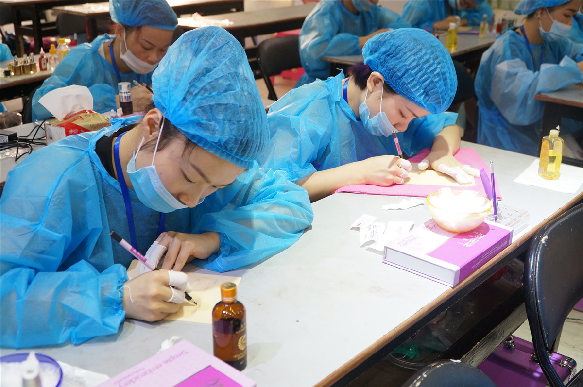 紋眉師是怎么養(yǎng)成的？南寧紋眉培訓(xùn)學(xué)校告訴你