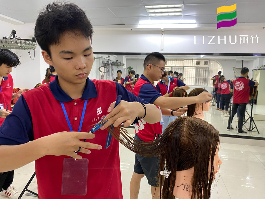 哪些人群需要打薄頭發(fā)？南寧學(xué)美發(fā)的學(xué)校為你解答