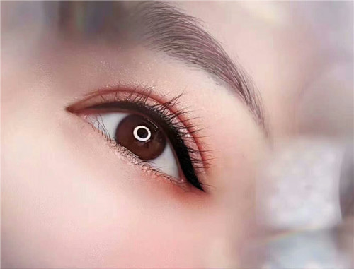 想知道紋美瞳線的技巧？到廣西紋繡培訓(xùn)中心學(xué)