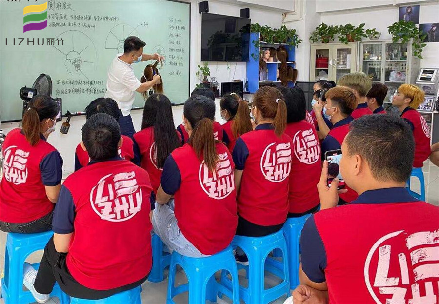 廣西美發(fā)學(xué)校哪家好？來看看美發(fā)課堂吧