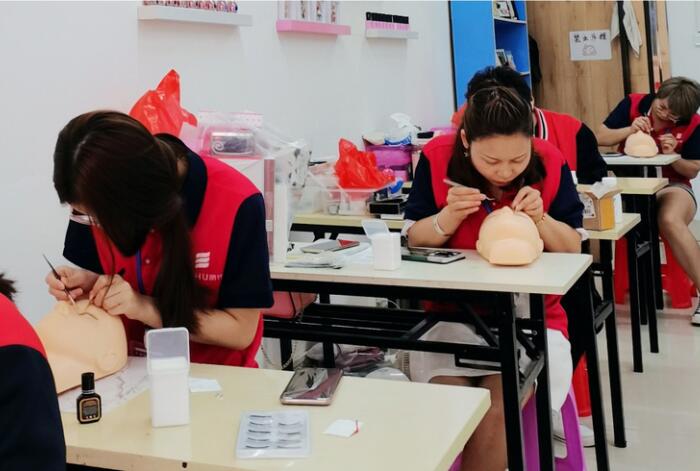 南寧美睫培訓學校，學專業(yè)美睫技術(shù)