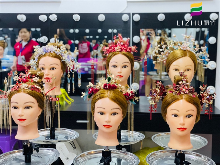 快看！廣西有名的化妝培訓(xùn)課堂實(shí)況