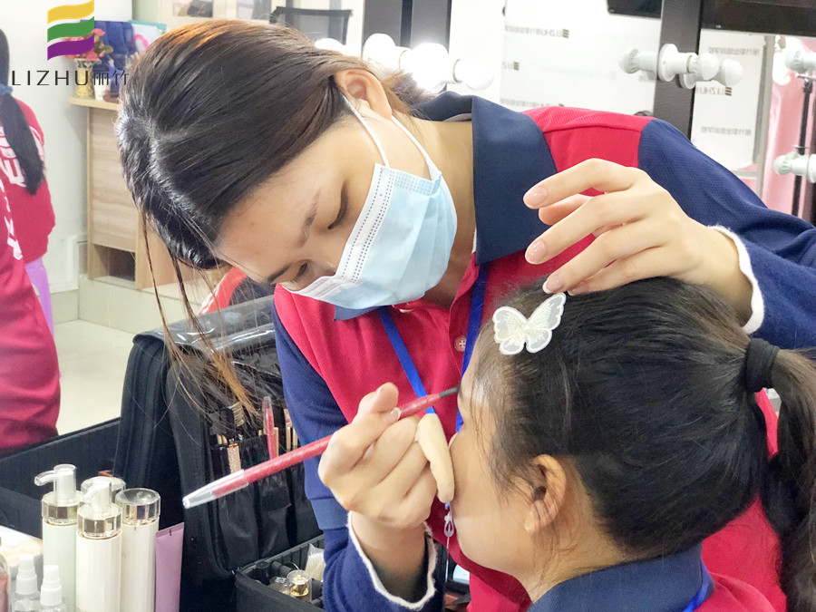 面試的妝容怎么畫？南寧彩妝師培訓(xùn)教你