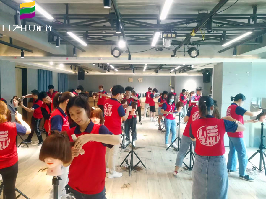 廣西學(xué)美發(fā)有前途嗎？歡迎到麗竹美發(fā)學(xué)校找答案