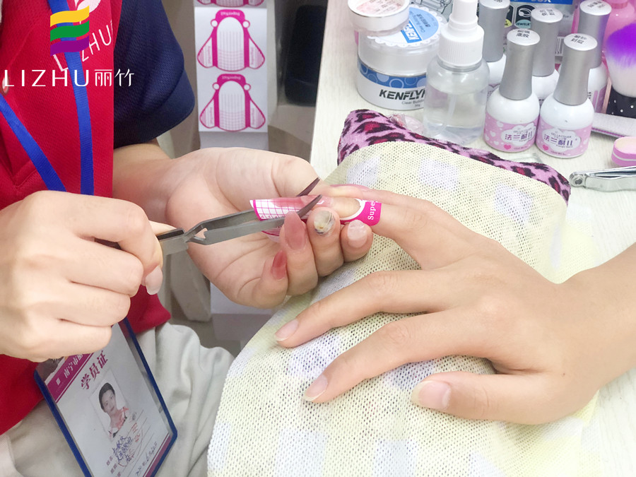 送你光療延長甲愛教程，讓你知道南寧哪里教的美甲技術(shù)好