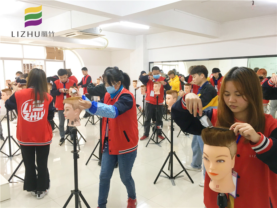 剪平頭的流程？南寧美發(fā)培訓(xùn)機構(gòu)總結(jié)好了