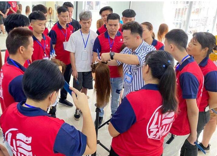 水平線修剪技巧，南寧美發(fā)培訓(xùn)學校分享給你