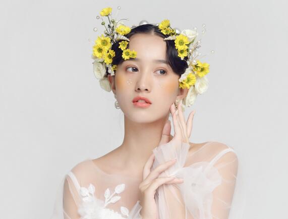 秋天適合哪種口紅色系？廣西專(zhuān)業(yè)化妝培訓(xùn)給你列清單