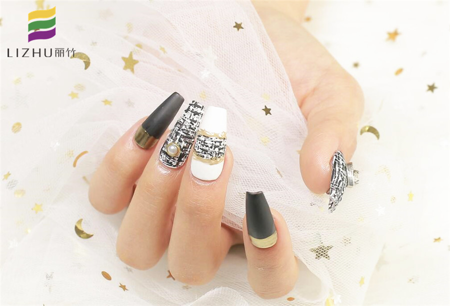 想知道廣西美甲培訓(xùn)哪些正規(guī)？看看這份美甲教程吧