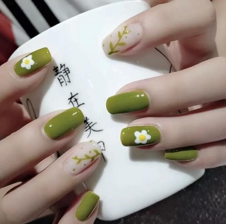 牛油果綠色美甲，和廣西美甲學(xué)習(xí)中心get起來