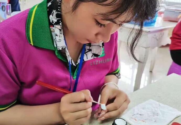 南寧美甲學校學員感言：：歡迎到麗竹學校學美甲