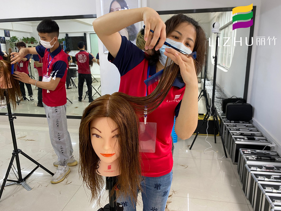 想知道廣西學(xué)美發(fā)哪家正規(guī)？快來(lái)看剪女發(fā)的技巧