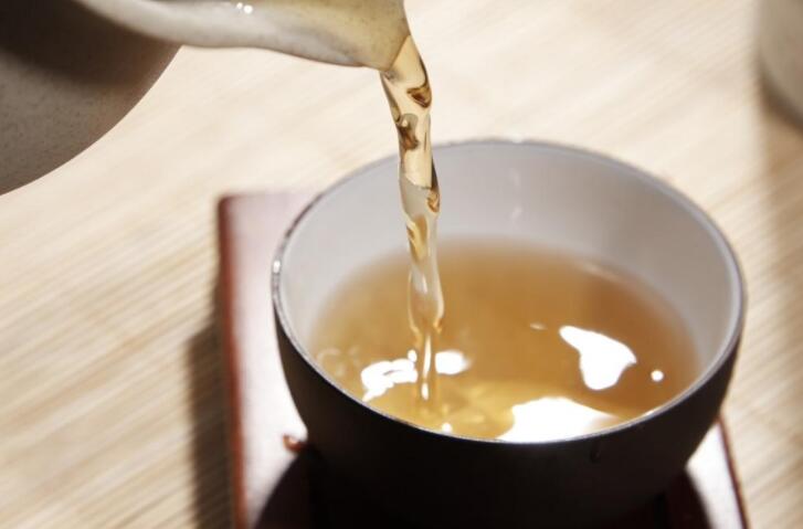 想喝茶養(yǎng)生？南寧美容學(xué)校提醒你4個(gè)注意事項(xiàng)