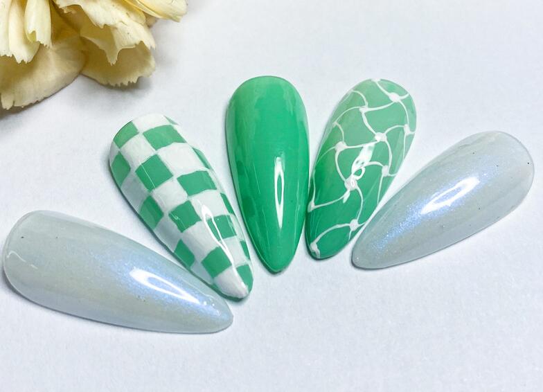 看棋盤美甲作品，知道廣西美甲學校哪家教學好